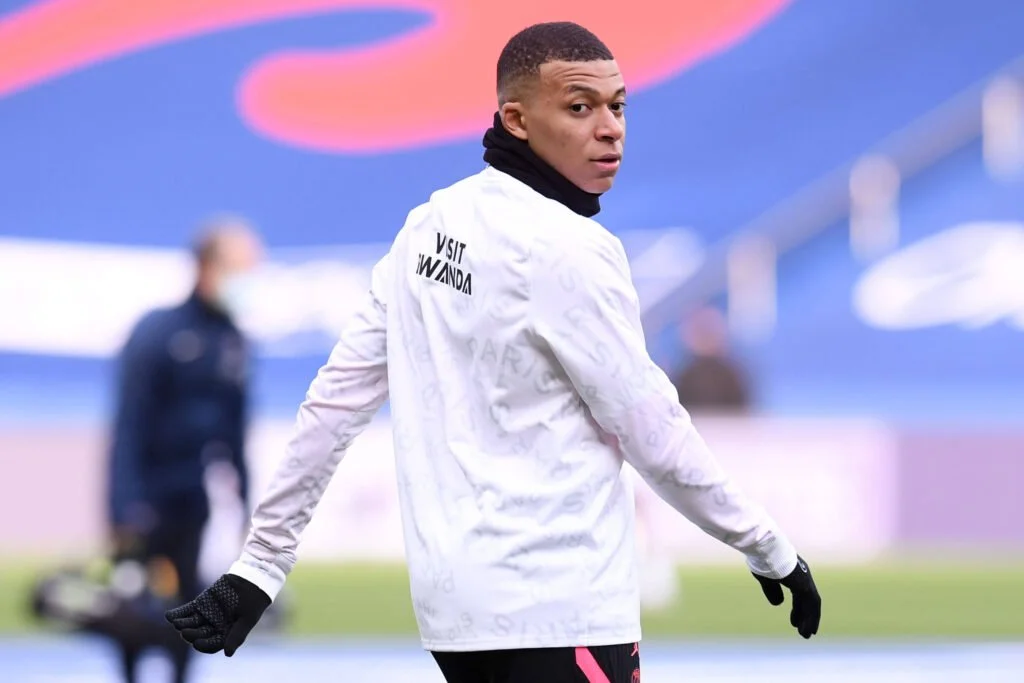 Kylian Mbappé va rester au PSG