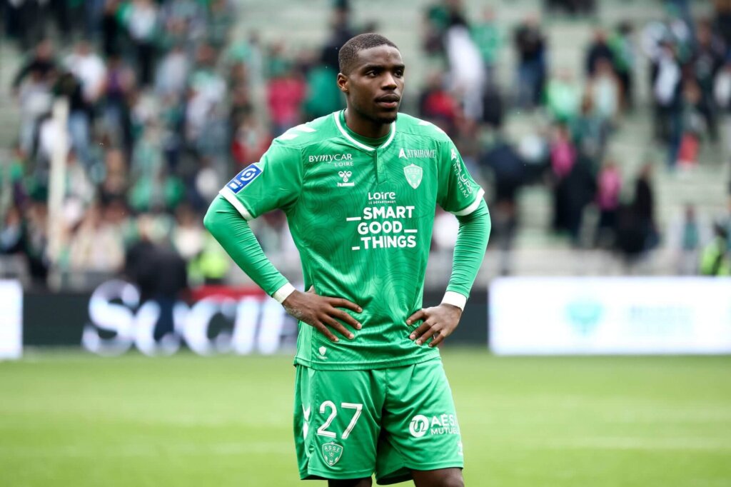 Niels Nkounkou chez les Verts mais appartient à Everton